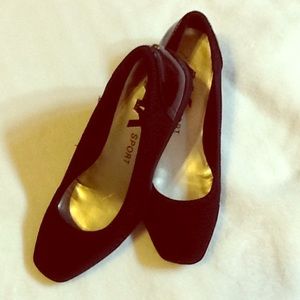 EUC Black Low Wedge Dress Shoe
